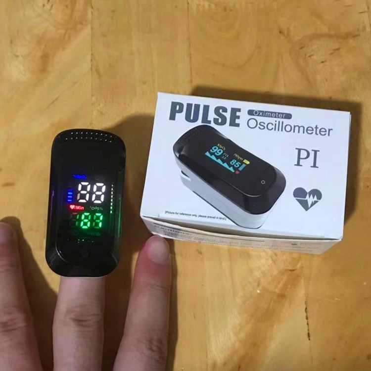 Пульсоксиметр на палець для вимірювання пульсу і рівня сатурації